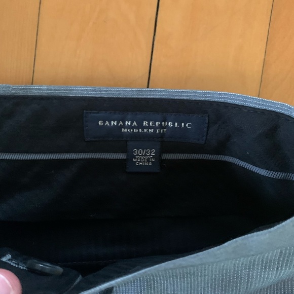 Grey pintstripe dress pants, Banana Republic - Picture 3 of 3